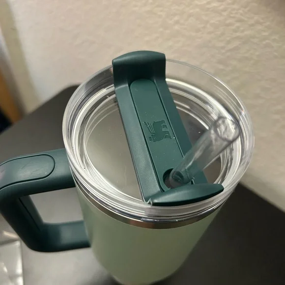 Stanley 40 oz Tumbler - Picture 2 of 3